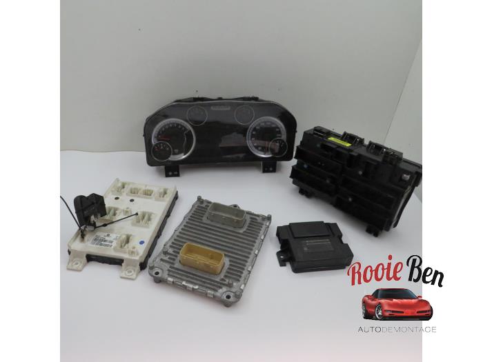 Gebruikte Kontaktslot + computer Dodge 1500 Crew Cab (DS) 5.7 Hemi V8 4x4 Prijs op aanvraag aangeboden door Rooie Ben autodemontage