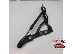 Gebruikte Achterklep Scharnier BMW 3 serie (E90) 330i 24V Prijs op aanvraag aangeboden door Rooie Ben autodemontage