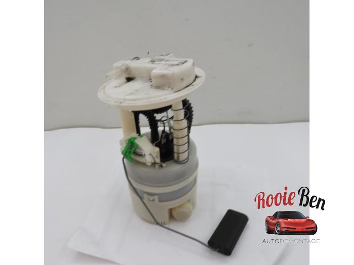 Gebruikte Tank element Pomp Renault Twingo II (CN) 1.2 Prijs € 19,00 Margeregeling aangeboden door Rooie Ben autodemontage