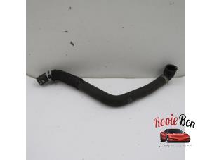 Gebruikte Koelwaterslang Mercedes A (177.0) 2.0 A-220 Turbo 16V Prijs € 25,00 Margeregeling aangeboden door Rooie Ben autodemontage