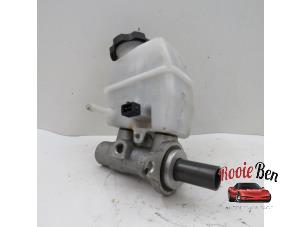 Gebruikte Hoofdremcilinder Kia Optima 2.0 CVVT Hybrid 16V Prijs € 20,00 Margeregeling aangeboden door Rooie Ben autodemontage
