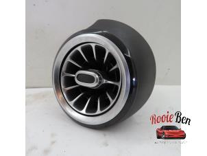 Gebruikte Luchtrooster Dashboard Mercedes A (177.0) 2.0 A-220 Turbo 16V Prijs op aanvraag aangeboden door Rooie Ben autodemontage