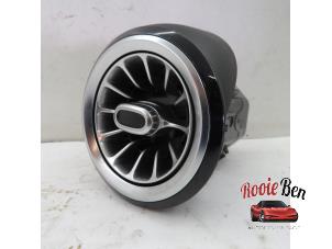 Gebruikte Luchtrooster Dashboard Mercedes A (177.0) 2.0 A-220 Turbo 16V Prijs op aanvraag aangeboden door Rooie Ben autodemontage