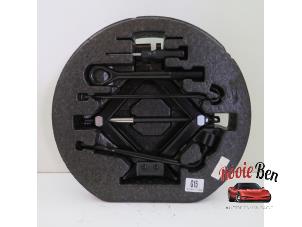 Gebruikte Gereedschap Set Kia Xceed 1.0 T-GDi 12V Prijs op aanvraag aangeboden door Rooie Ben autodemontage