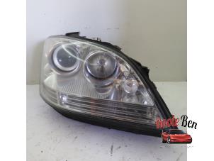 Gebruikte Koplamp rechts Mercedes ML II (164/4JG) 3.0 ML-280 CDI 4-Matic V6 24V Prijs op aanvraag aangeboden door Rooie Ben autodemontage