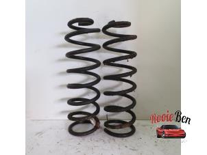 Gebruikte Schroefveer achter Dodge 1500 Crew Cab (DS) 5.7 Hemi V8 4x4 Prijs op aanvraag aangeboden door Rooie Ben autodemontage