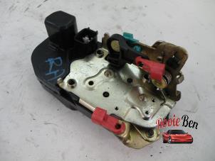 Gebruikte Portierslot Mechaniek 4Deurs rechts-achter Dodge Ram 3500 Standard Cab (DR/DH/D1/DC/DM) 5.7 V8 Hemi 1500 4x4 Prijs op aanvraag aangeboden door Rooie Ben autodemontage