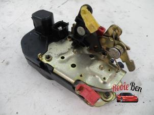 Gebruikte Slotmechaniek Portier 4Deurs rechts-voor Dodge Ram 3500 Standard Cab (DR/DH/D1/DC/DM) 5.7 V8 Hemi 1500 4x4 Prijs op aanvraag aangeboden door Rooie Ben autodemontage