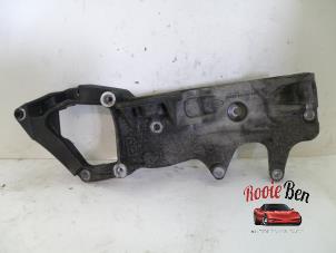 Gebruikte Dynamosteun onder Landrover Range Rover Evoque (LVJ/LVS) 2.2 eD4 16V 5-drs. Prijs op aanvraag aangeboden door Rooie Ben autodemontage