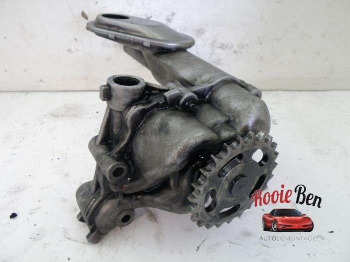 Oliepomp van een Land Rover Range Rover Evoque (LVJ/LVS) 2.2 eD4 16V 5-drs. 2015