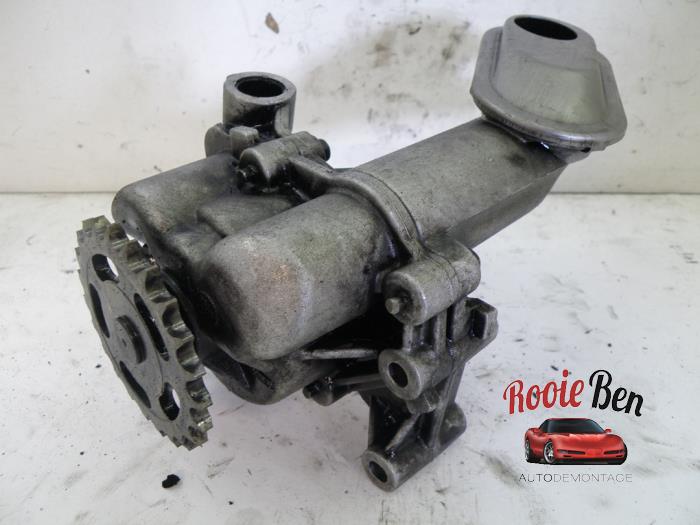 Oliepomp van een Land Rover Range Rover Evoque (LVJ/LVS) 2.2 eD4 16V 5-drs. 2015