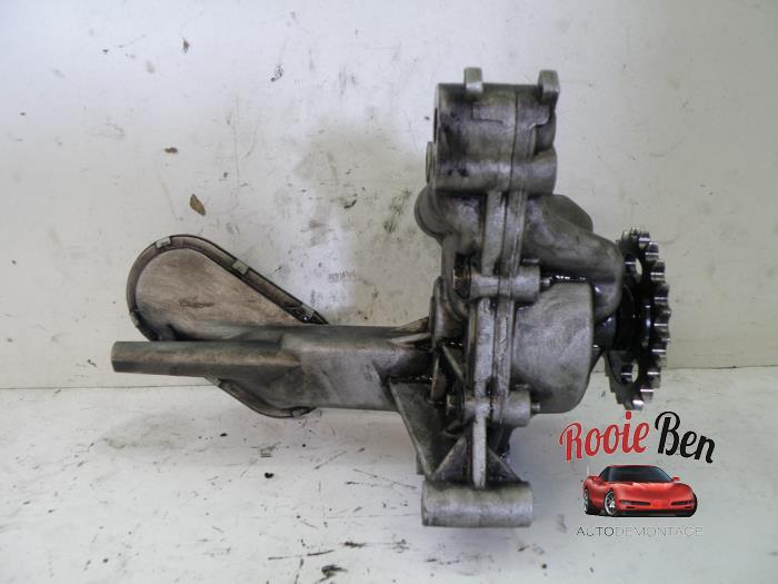 Oliepomp van een Land Rover Range Rover Evoque (LVJ/LVS) 2.2 eD4 16V 5-drs. 2015