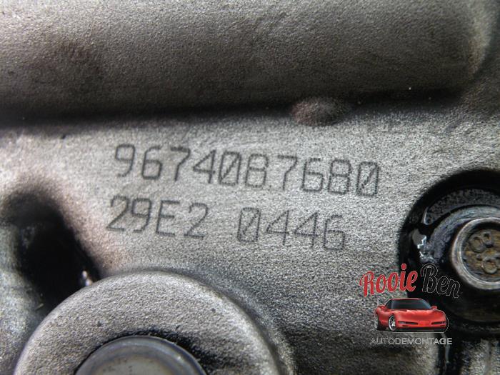 Oliepomp van een Land Rover Range Rover Evoque (LVJ/LVS) 2.2 eD4 16V 5-drs. 2015