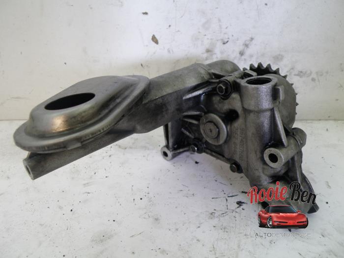 Oliepomp van een Land Rover Range Rover Evoque (LVJ/LVS) 2.2 eD4 16V 5-drs. 2015