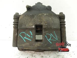 Gebruikte Remklauw (Tang) rechts-voor Chrysler PT Cruiser 2.0 16V Prijs € 20,00 Margeregeling aangeboden door Rooie Ben autodemontage