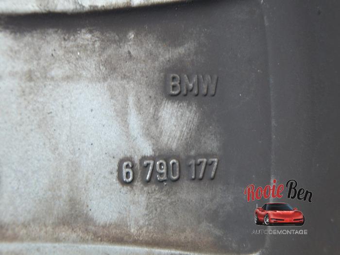 Velg + Band van een BMW 5 serie (F10) 550i V8 32V TwinPower Turbo 2010