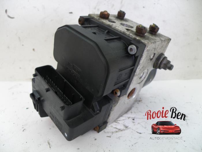 Gebruikte ABS Pomp Honda Civic (EP/EU) 1.7 16V Prijs € 25,00 Margeregeling aangeboden door Rooie Ben autodemontage