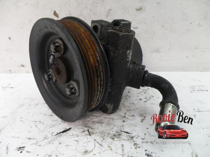 Gebruikte Pomp Servo Jeep Grand Cherokee (WG/WJ) 2.7 CRD 20V Prijs € 75,00 Margeregeling aangeboden door Rooie Ben autodemontage