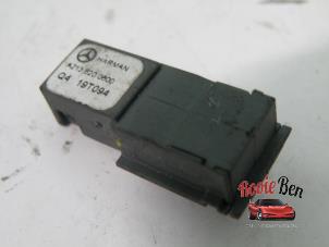 Gebruikte Microfoon Mercedes A (177.0) 2.0 A-220 Turbo 16V Prijs op aanvraag aangeboden door Rooie Ben autodemontage