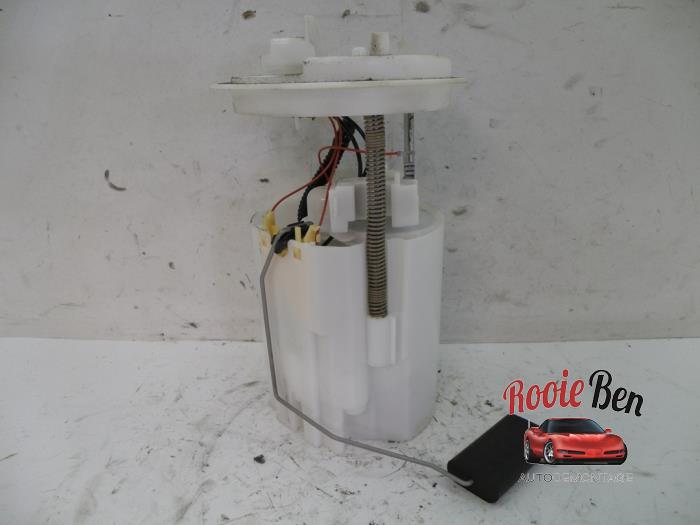 Gebruikte Tank element Pomp Opel Corsa E 1.4 16V Prijs € 35,00 Margeregeling aangeboden door Rooie Ben autodemontage