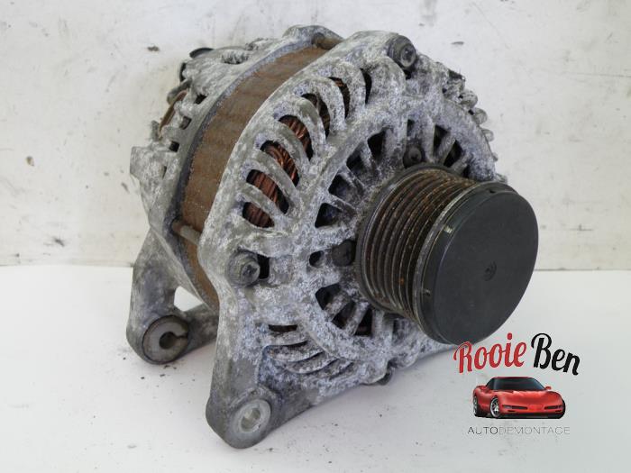 Dynamo van een Nissan Qashqai (J10) 1.6 16V 2012