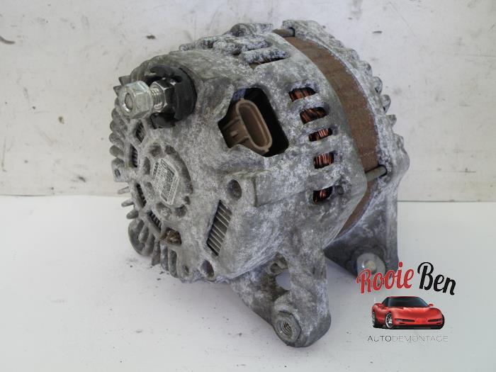 Dynamo van een Nissan Qashqai (J10) 1.6 16V 2012