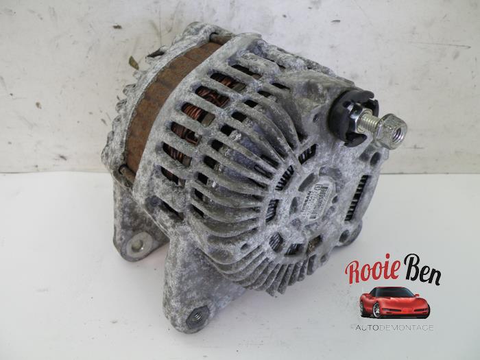 Dynamo van een Nissan Qashqai (J10) 1.6 16V 2012