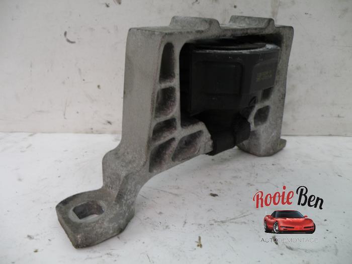 Motorsteun van een Ford Focus 3 Wagon 1.6 TDCi ECOnetic 2012