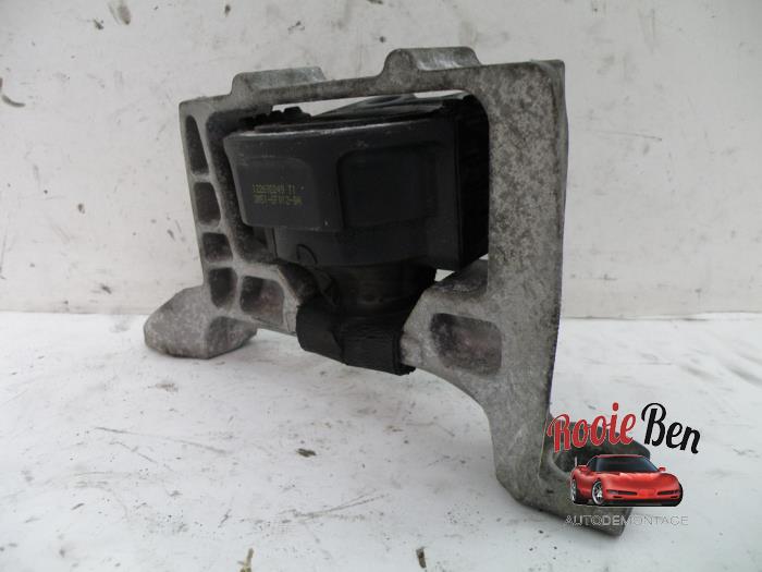 Motorsteun van een Ford Focus 3 Wagon 1.6 TDCi ECOnetic 2012