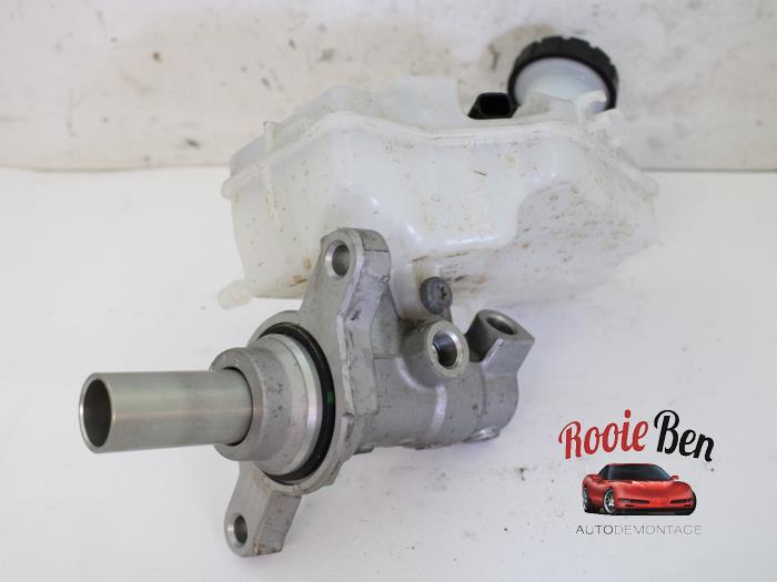Gebruikte Hoofdremcilinder Renault Clio V (RJAB) 1.0 TCe 100 12V Prijs € 50,00 Margeregeling aangeboden door Rooie Ben autodemontage