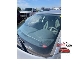 Gebruikte Ruit voor Dodge Avenger (JS) 2.0 16V Prijs € 150,00 Margeregeling aangeboden door Rooie Ben autodemontage