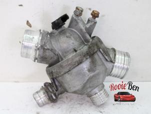 Gebruikte Thermostaathuis BMW 3 serie (E90) 330i 24V Prijs € 45,00 Margeregeling aangeboden door Rooie Ben autodemontage