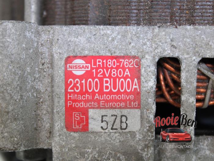 Dynamo van een Nissan Almera Tino (V10M) 1.8 16V 2004