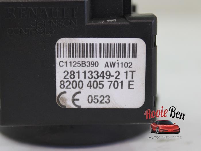 Kontaktslot+Sleutel van een Renault Twingo II (CN) 1.5 dCi 90 FAP 2011