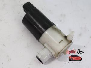 Gebruikte Ruitensproeierpomp voor Dodge Ram 3500 Standard Cab (DR/DH/D1/DC/DM) 4.7 V8 1500 4x2 Prijs € 12,50 Margeregeling aangeboden door Rooie Ben autodemontage