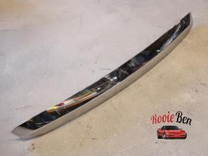 Gebruikte Grille Lijst Dodge Ram 3500 Standard Cab (DR/DH/D1/DC/DM) 4.7 V8 1500 4x2 Prijs op aanvraag aangeboden door Rooie Ben autodemontage