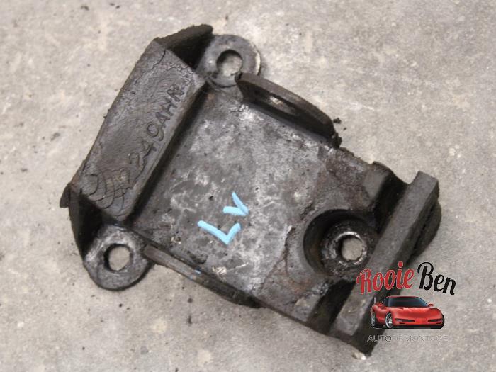 Gebruikte Motorrubber Chevrolet Corvette (C3) 5.7 4BBL. Prijs € 25,00 Margeregeling aangeboden door Rooie Ben autodemontage