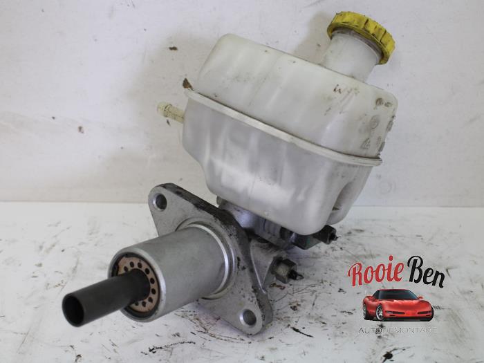 Gebruikte Hoofdremcilinder Chrysler PT Cruiser 1.6 16V Prijs € 20,00 Margeregeling aangeboden door Rooie Ben autodemontage