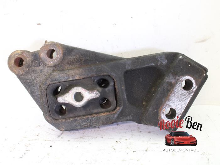 Motorsteun van een Dodge Ram 3500 Standard Cab (DR/DH/D1/DC/DM) 5.7 V8 Hemi 1500 4x4 2004