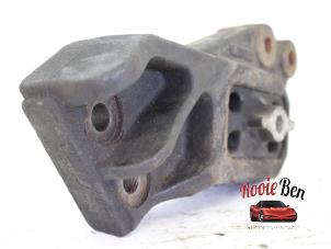 Motorsteun van een Dodge Ram 3500 Standard Cab (DR/DH/D1/DC/DM) 5.7 V8 Hemi 1500 4x4 2004