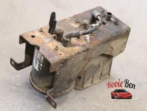 Gebruikte Koolstoffilter Dodge Ram 1500 (DR/DH/D1/DC/DM) 5.7 V8 Hemi 1500 4x2 Prijs op aanvraag aangeboden door Rooie Ben autodemontage