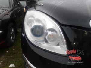 Gebruikte Rechter Koplamp Buick Enclave 3.6 V6 24V Prijs op aanvraag aangeboden door Rooie Ben autodemontage