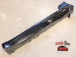Gebruikte Sideskirt links Jaguar F-type Convertible 3.0 S V6 24V Prijs op aanvraag aangeboden door Rooie Ben autodemontage