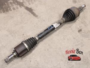 Gebruikte Aandrijfas links-voor Renault Laguna III Estate (KT) 1.5 dCi 110 FAP Prijs op aanvraag aangeboden door Rooie Ben autodemontage