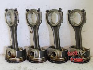 Gebruikte Zuiger Mercedes CLA Shooting Brake (117.9) 2.0 AMG CLA-45 Turbo 16V Prijs op aanvraag aangeboden door Rooie Ben autodemontage