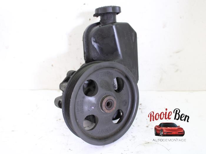 Gebruikte Pomp Servo Jeep Grand Cherokee (WH/WK) 3.7i 4x2 Prijs € 100,00 Margeregeling aangeboden door Rooie Ben autodemontage