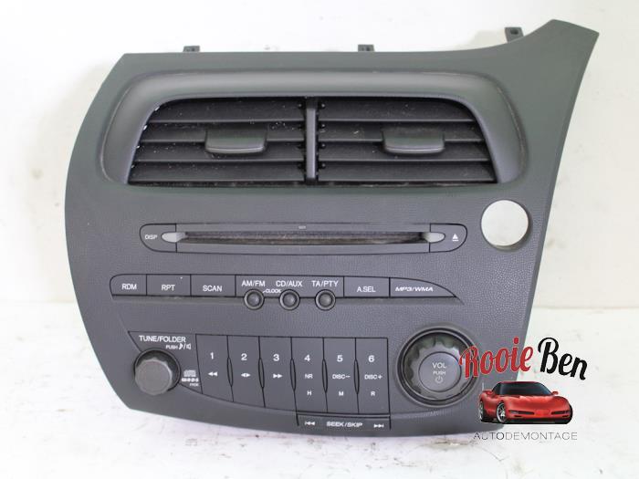 Radio CD Speler van een Honda Civic (FK/FN) 2.0i Type R VTEC 16V 2008