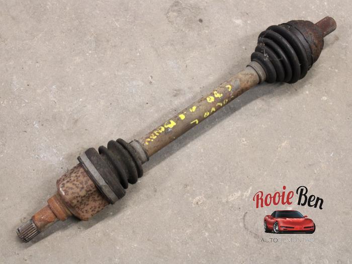 Gebruikte Aandrijfas links-voor Volvo C30 (EK/MK) 1.6 16V Prijs € 75,00 Margeregeling aangeboden door Rooie Ben autodemontage