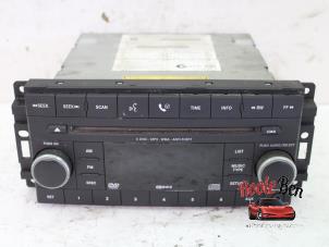 Gebruikte Radio CD Speler Dodge Nitro 2.8 CRD 16V 4x4 Prijs op aanvraag aangeboden door Rooie Ben autodemontage