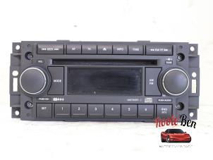 Gebruikte Radio CD Speler Dodge Caliber 2.0 16V Prijs op aanvraag aangeboden door Rooie Ben autodemontage